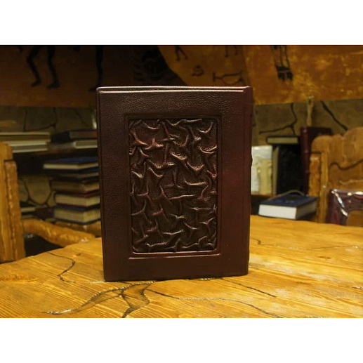 Книга коллекционная «Конфуций Беседы и суждения» в коже